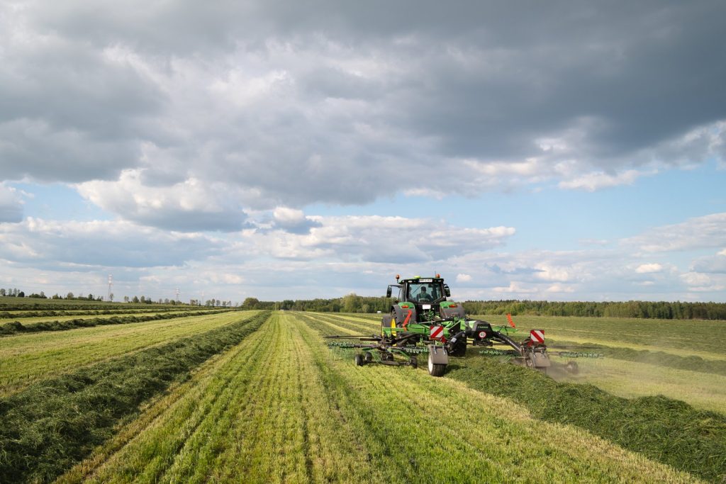 2 rotorių rotoriniai grėbliai