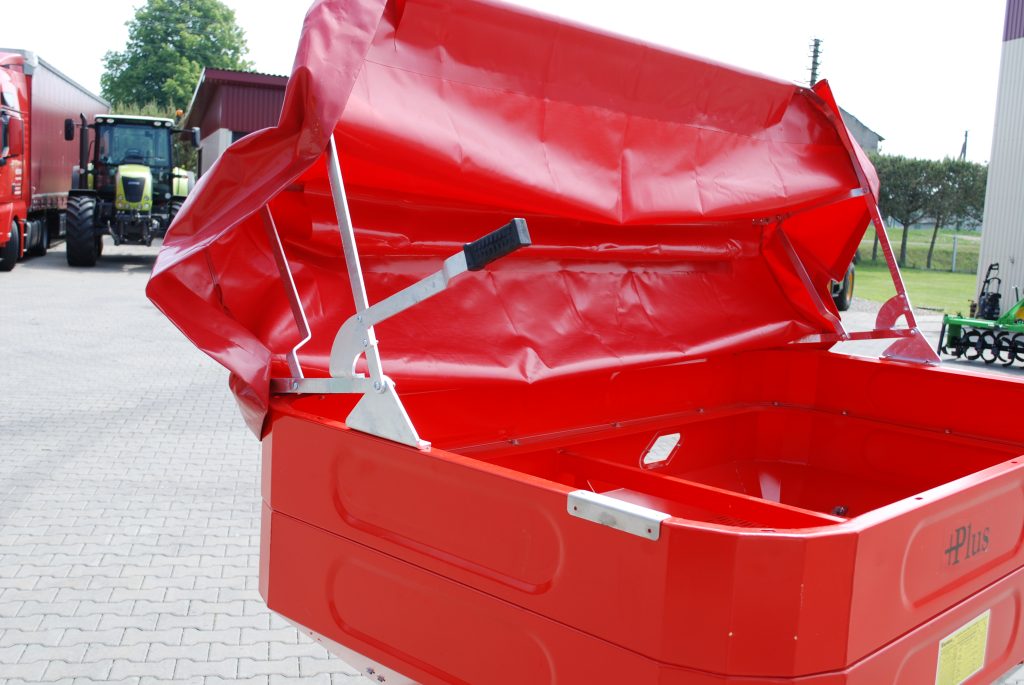 Woprol JUNIOR II PLUS 1600 kg (plieninis bunkeris) – trašų barstytuvas