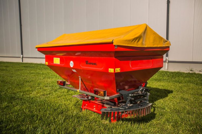 Woprol JUNIOR II 1200 kg (plieninis bunkeris) – trąšų barstytuvas