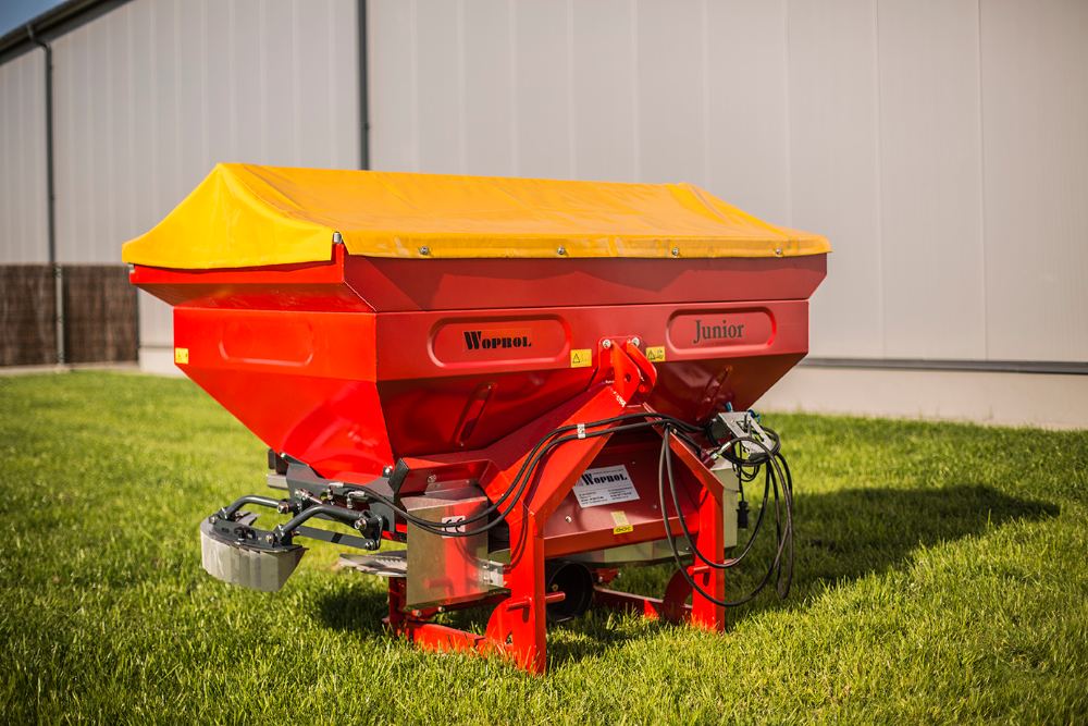 Woprol JUNIOR II 1200 kg (plieninis bunkeris) – trąšų barstytuvas