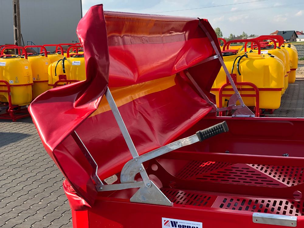 Woprol JUNIOR II PLUS 1600 kg (plieninis bunkeris) – trašų barstytuvas